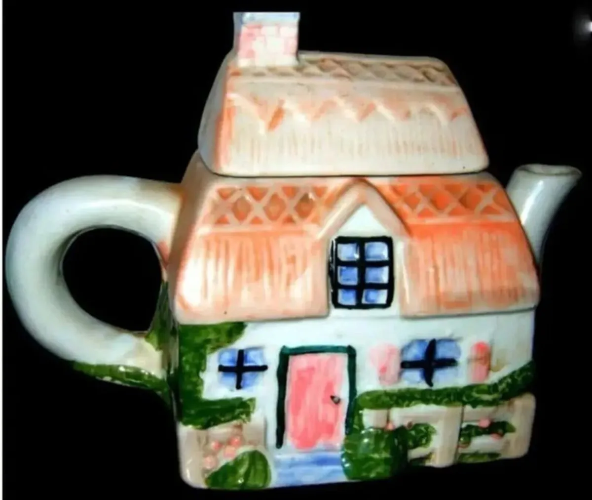 'The Cottages' Vintage Teapot Collection - Image 4