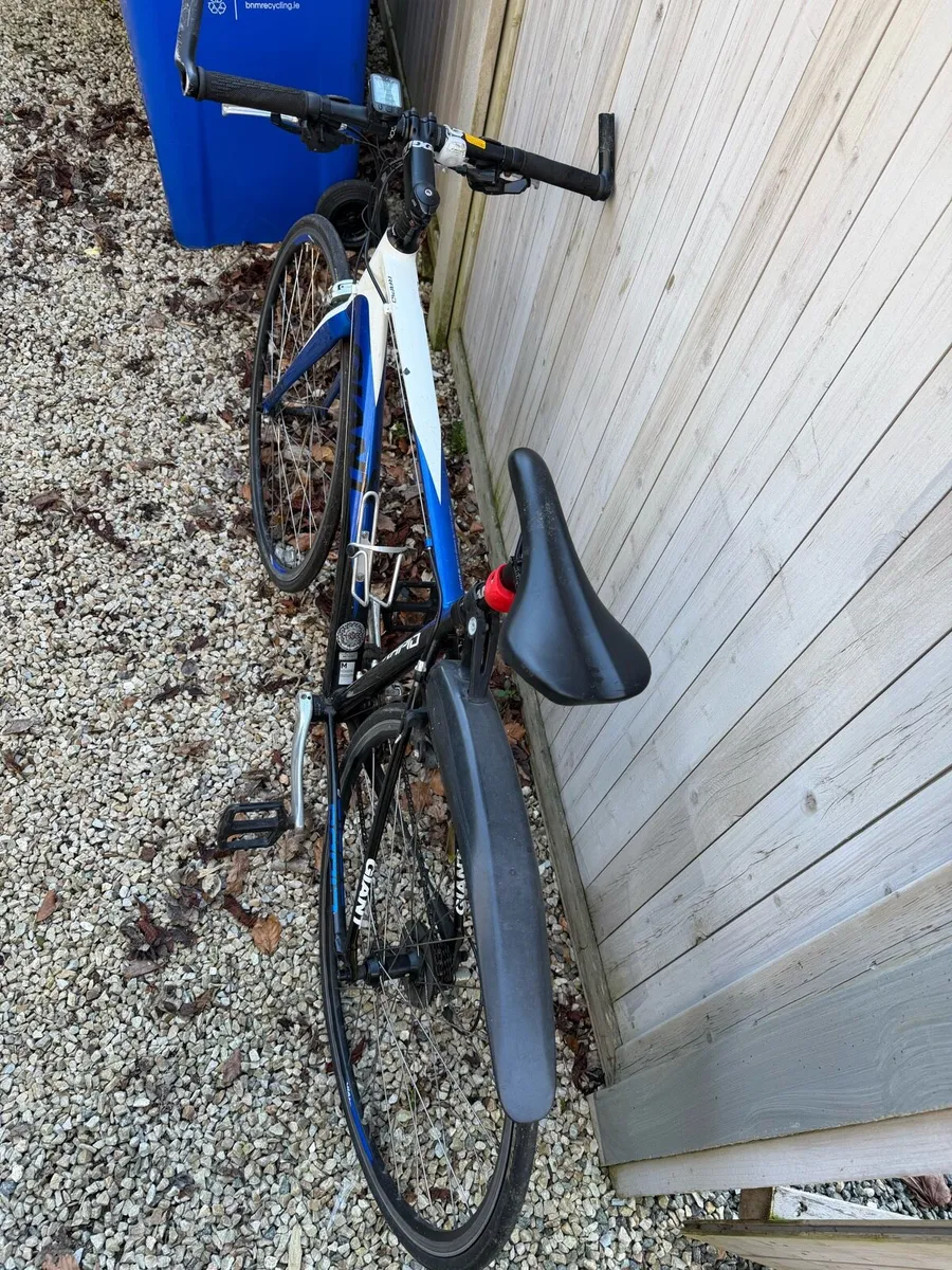 Giant Rapid Bike + 2 Tyres - Image 2