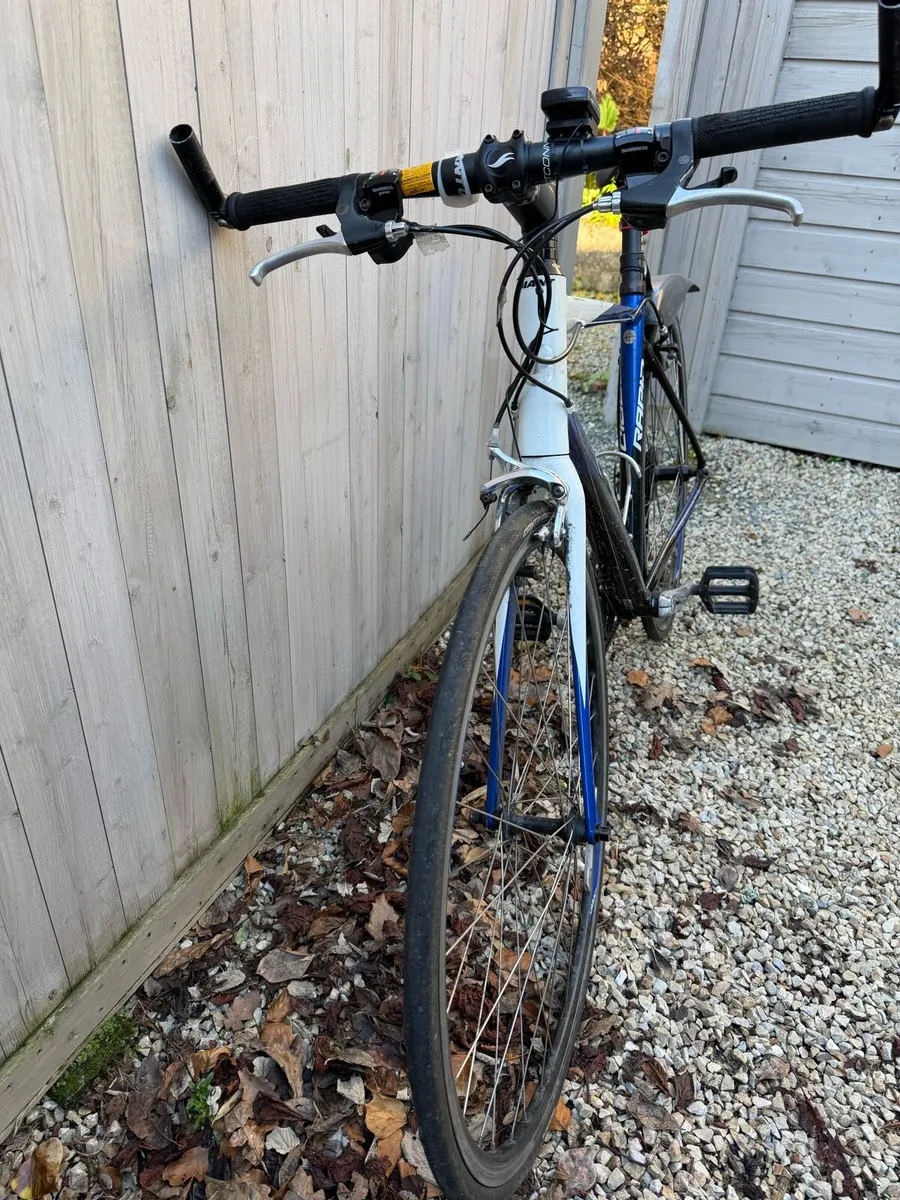 Giant Rapid Bike + 2 Tyres - Image 3
