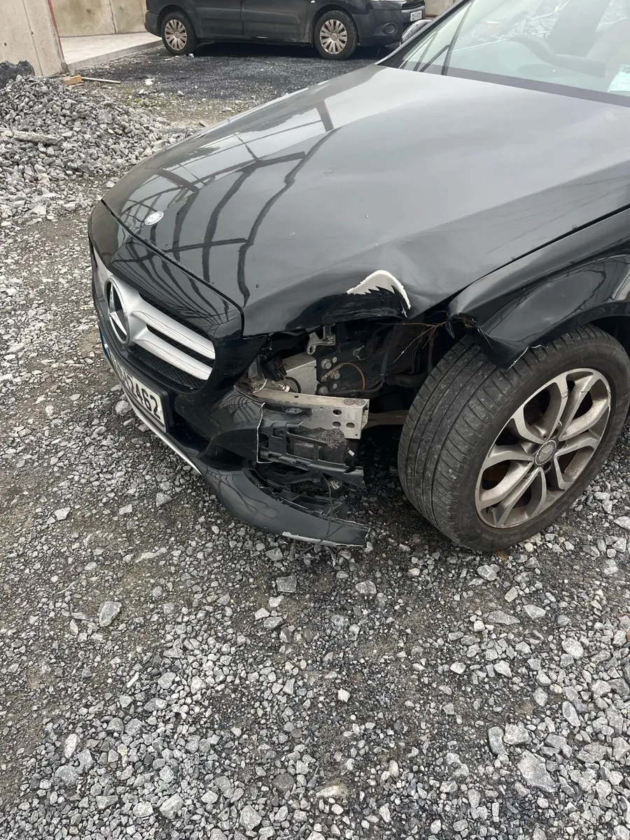 2015 Mercedes c180 automatic low km - Image 3