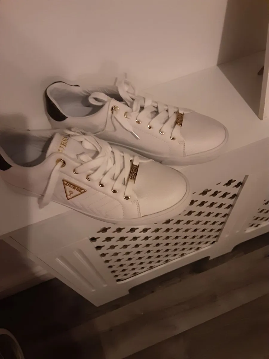 Ladies Guess white runners new - Image 3