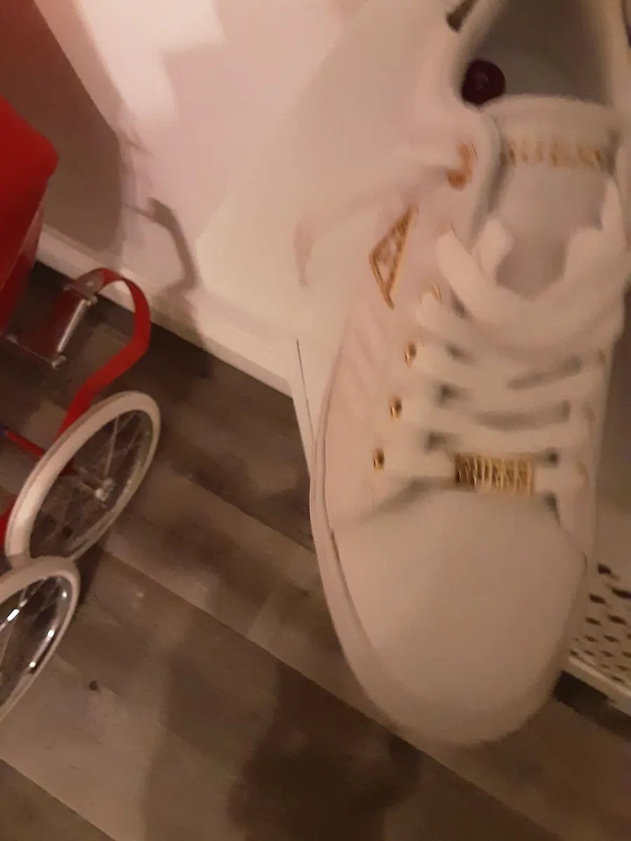 Ladies Guess white runners new - Image 4