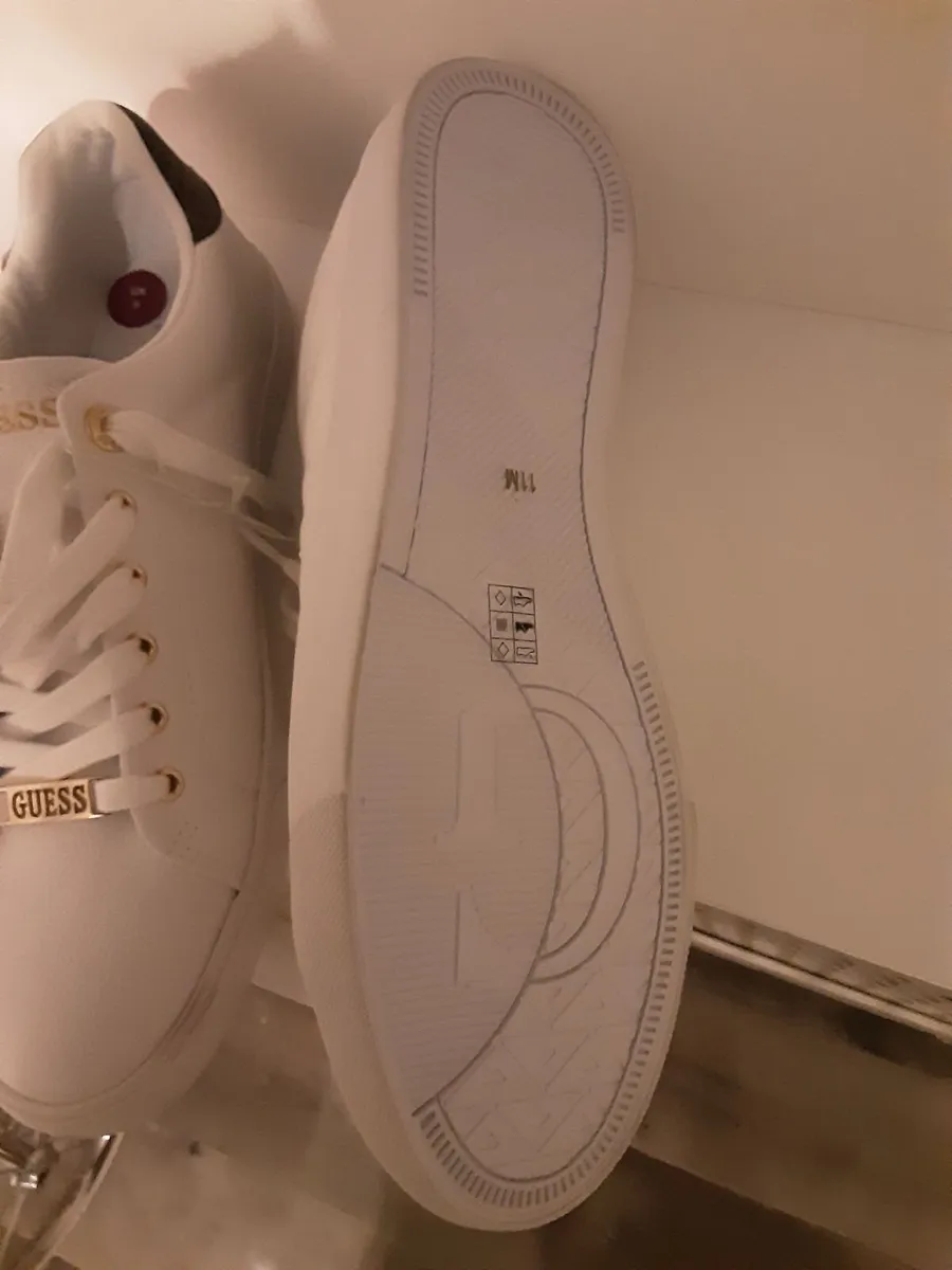 Ladies Guess white runners new - Image 1
