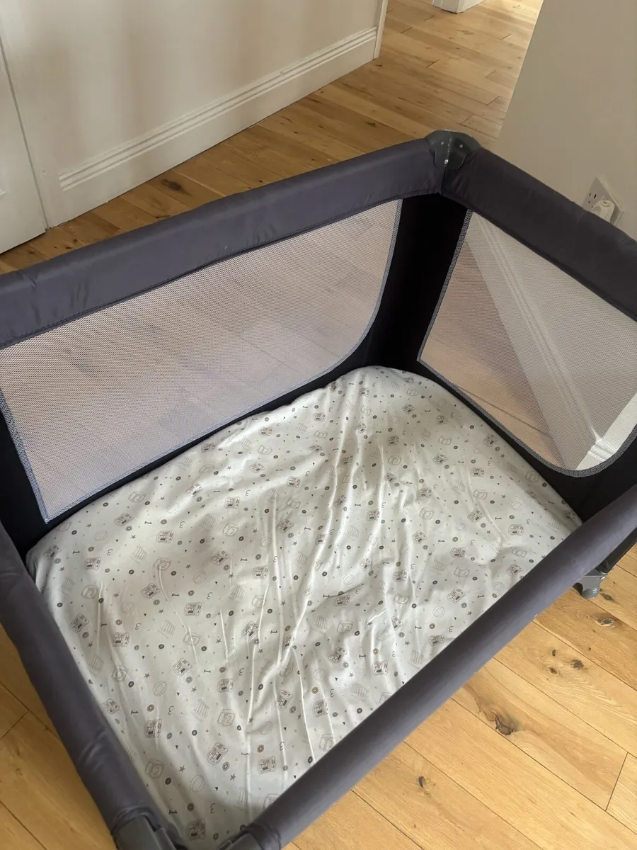 Travel cot - Image 4