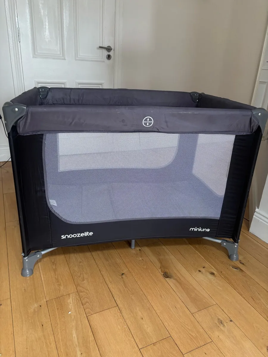 Travel cot - Image 1
