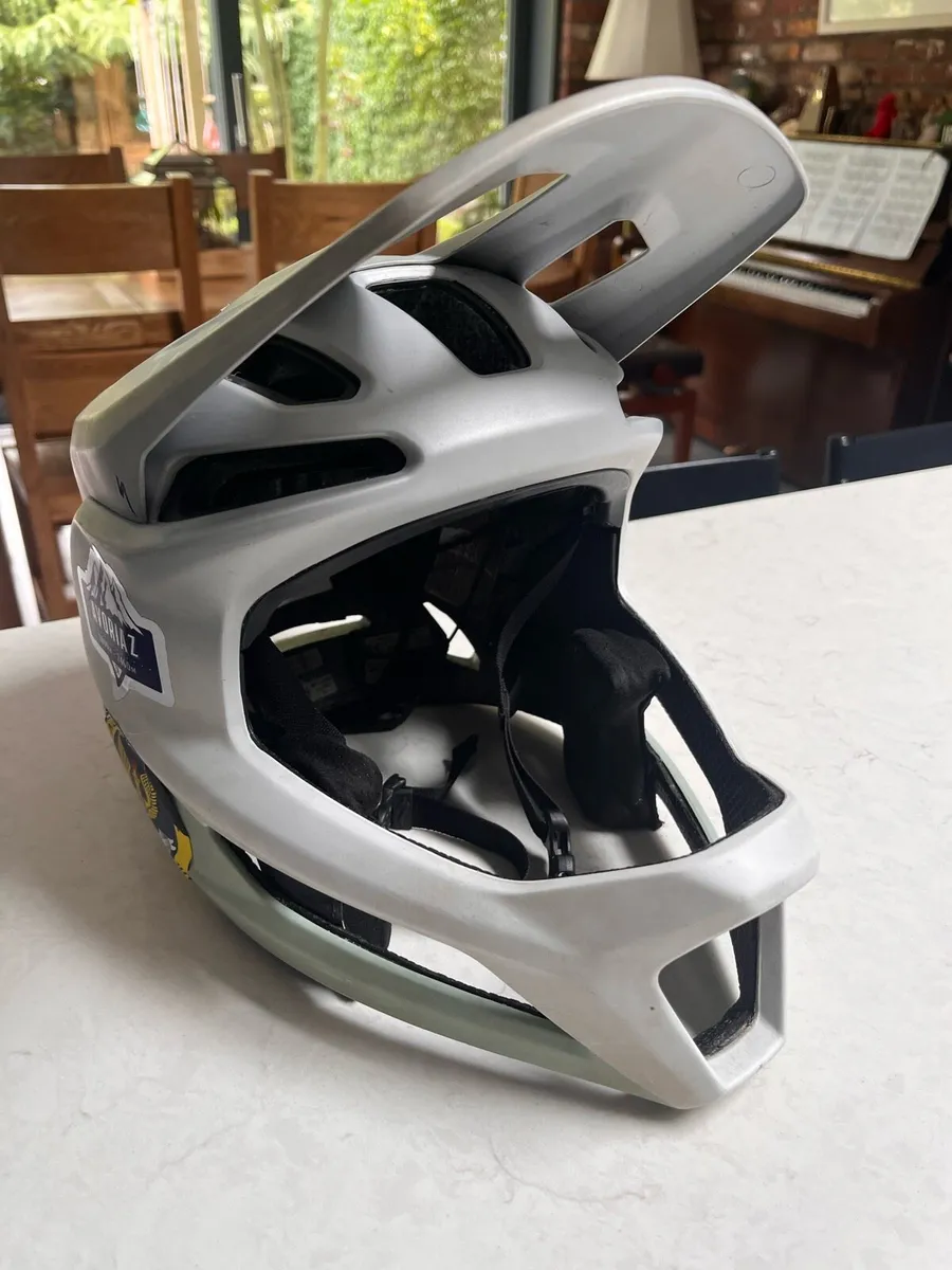Specialized Gambit full face MTB helmet - Image 1
