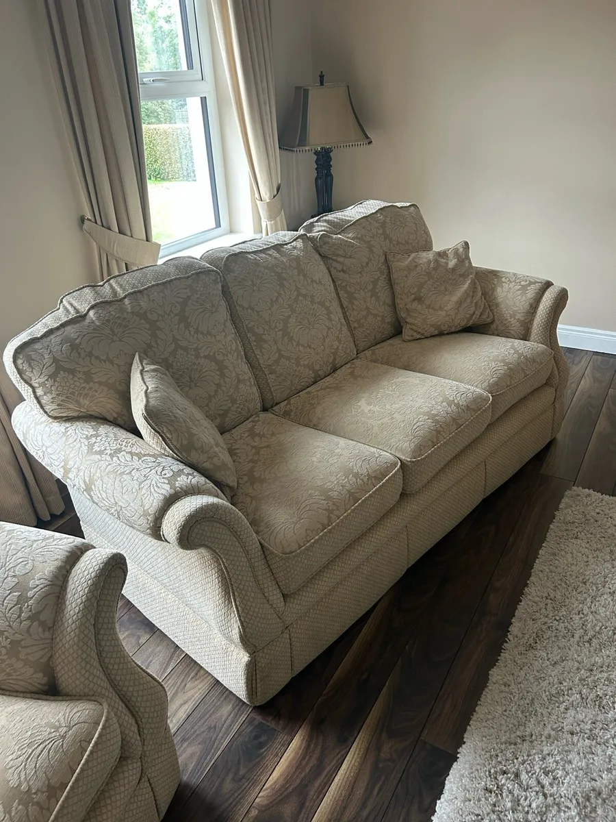 Suite of furniture - Image 2