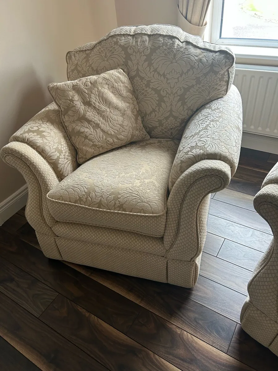 Suite of furniture - Image 3