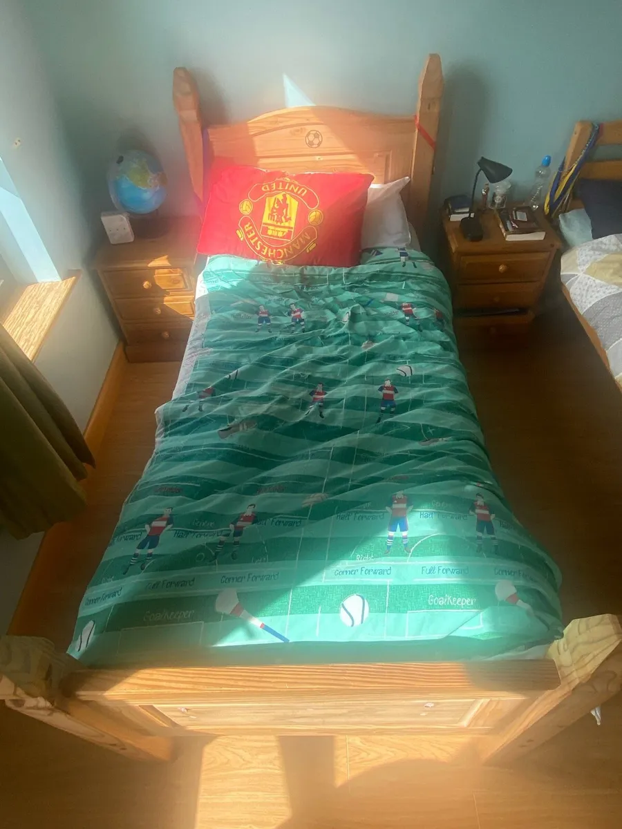 Bed and mattress - Image 1