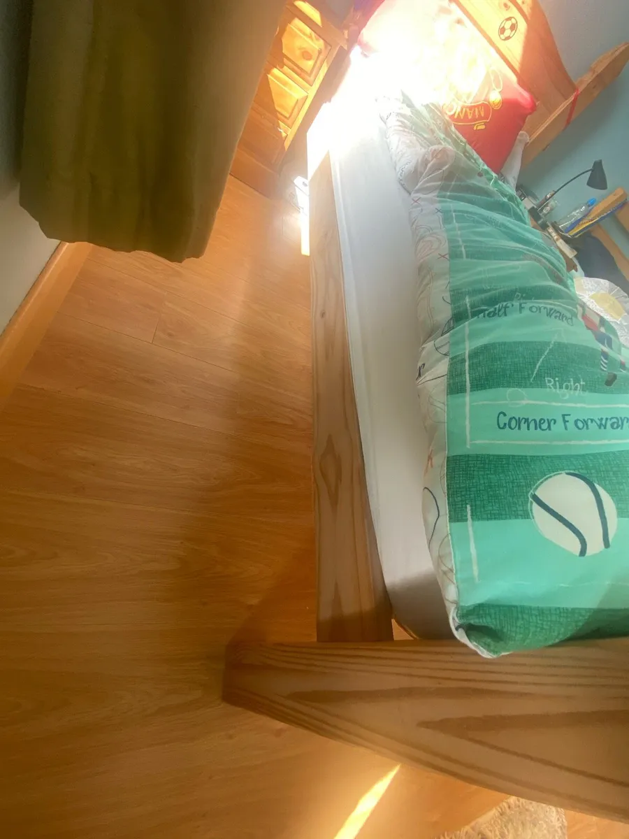 Bed and mattress - Image 2