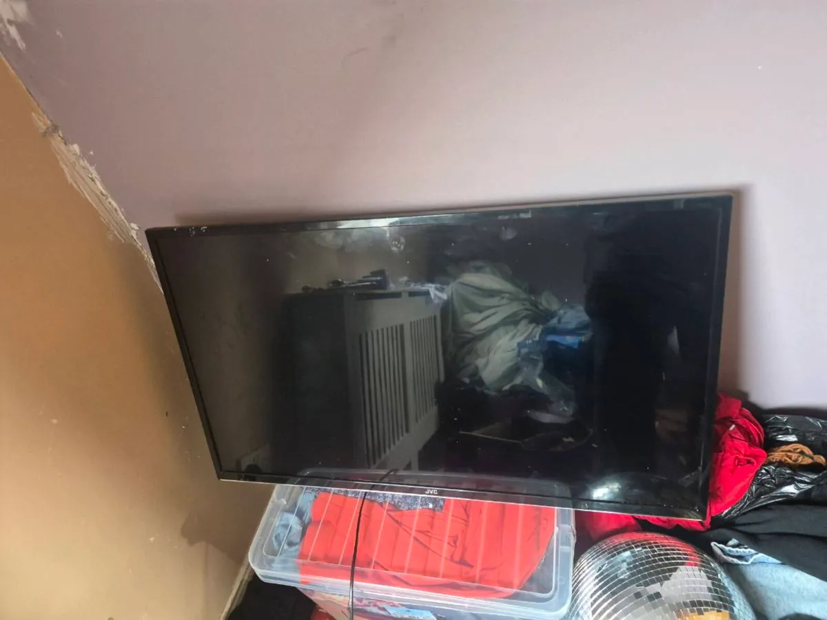 42 inch smart TV - Image 2