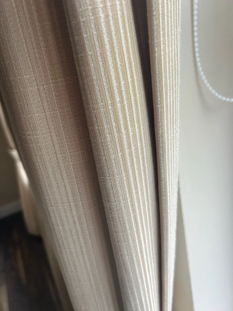 Curtains - Image 3