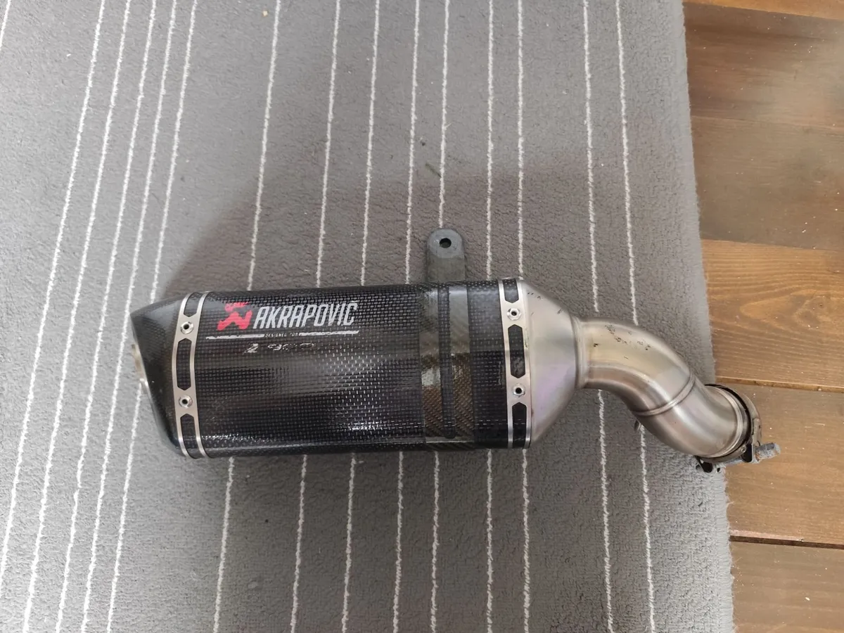 Kawasaki Z900 Akrapovic Slip on - Image 1