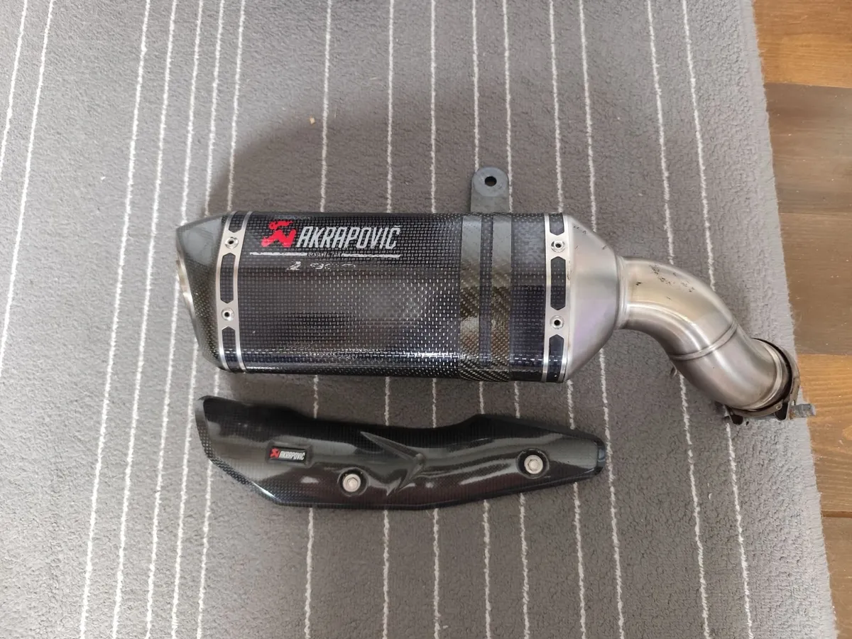Kawasaki Z900 Akrapovic Slip on - Image 2