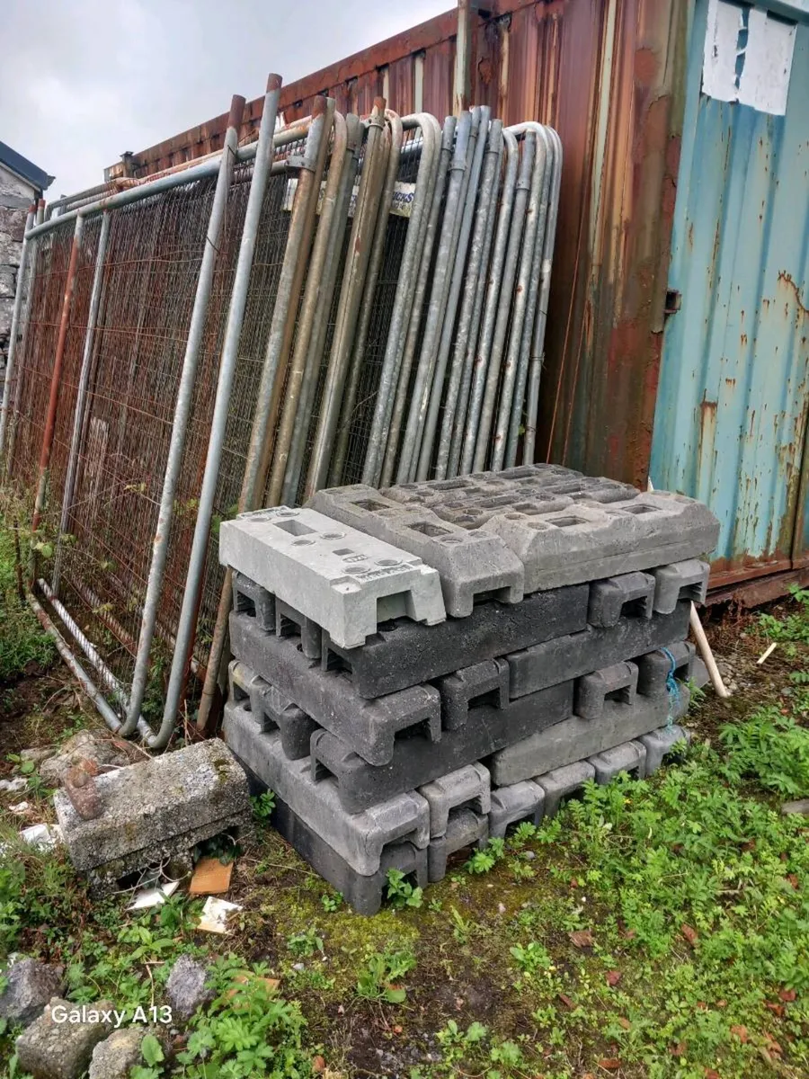 Site fence panels and rubber fence feet