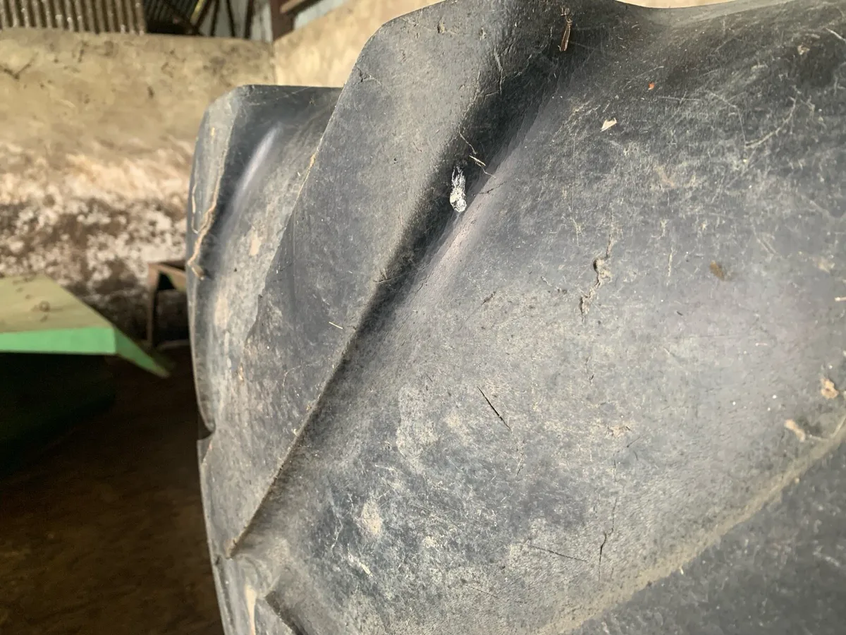 John Deere wheels and tyres - Image 3