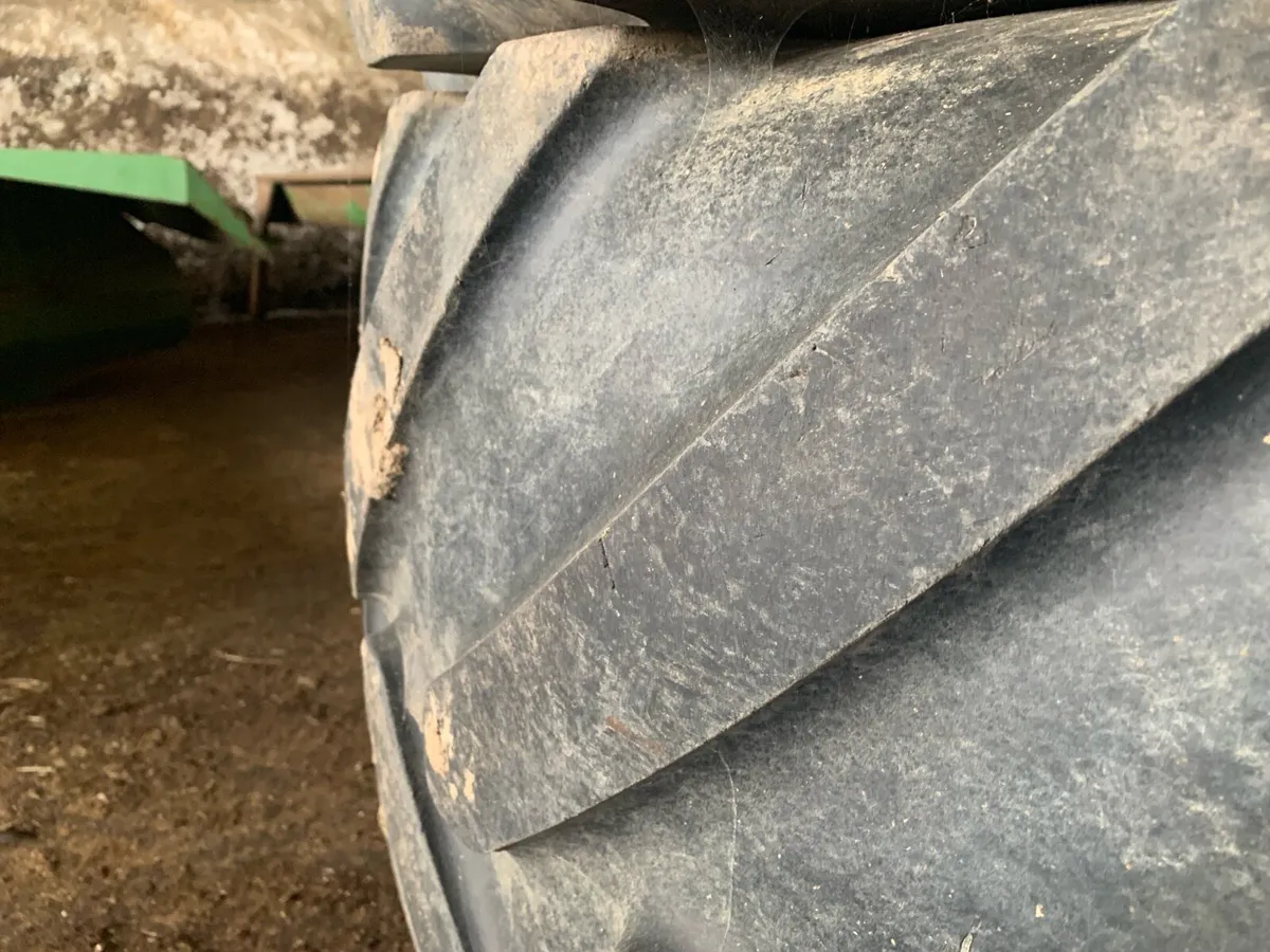 John Deere wheels and tyres - Image 4