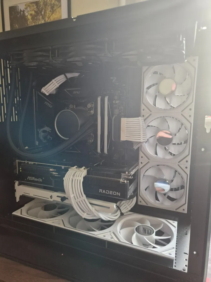 AsRock RX 9070 XT 16gb Graphics Card - Image 2