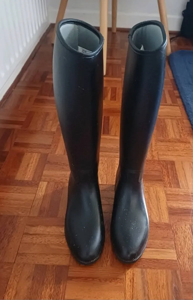 Horse Riding Boots Size 5 - Image 2