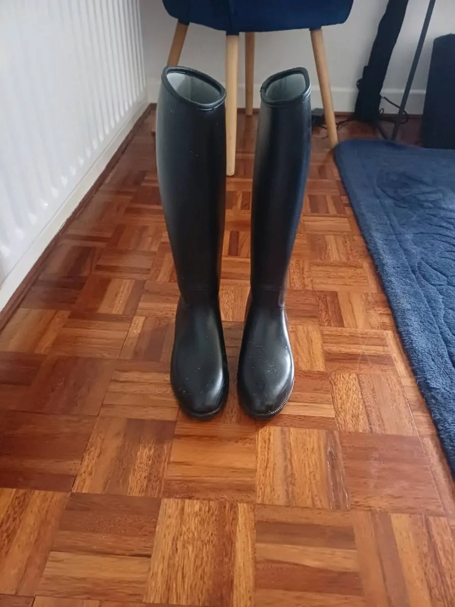 Horse Riding Boots Size 5 - Image 3