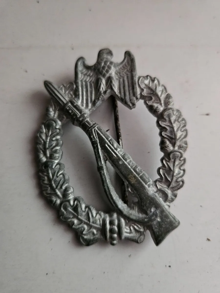 Vintage German WW2 Badge - Image 1