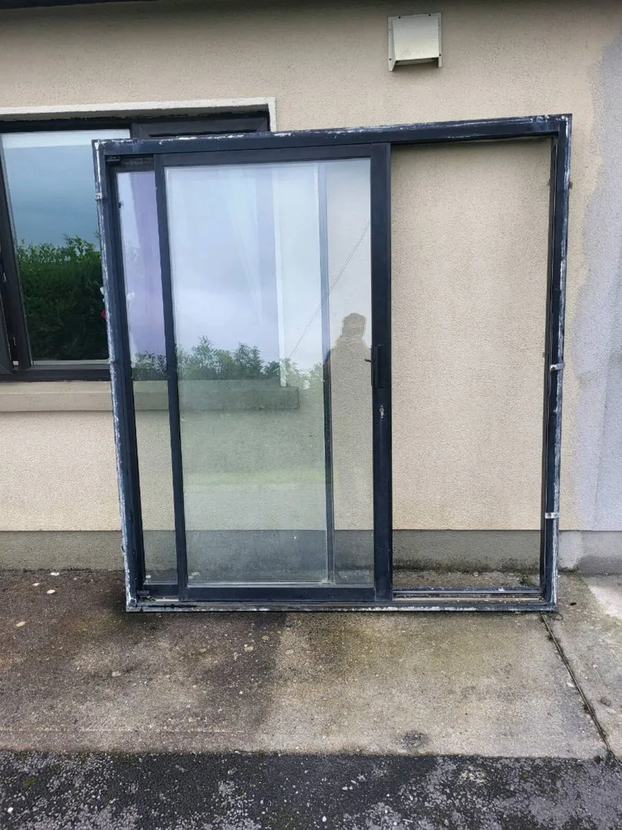 Window and door - Image 1