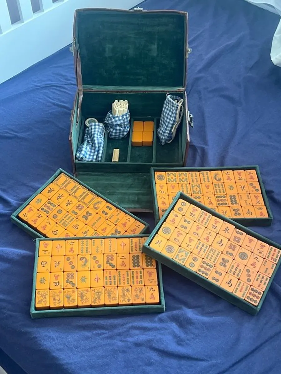 Rare Vintage Chinese Mahjong Set 144 Bakelite Tiles, Accessories and Key . Kiu Yih Case - Image 4
