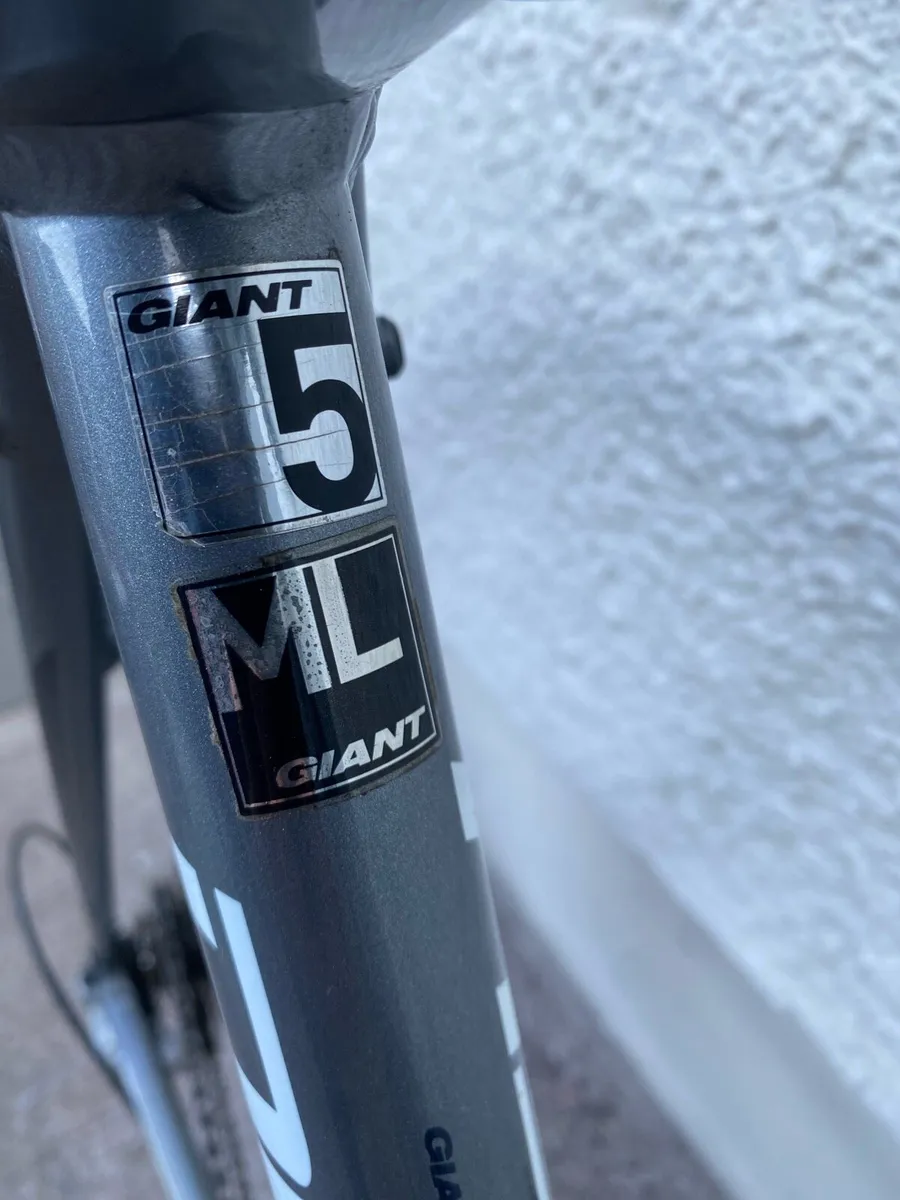Like new Giant Defy 5 ML 21 inch frame - Image 4