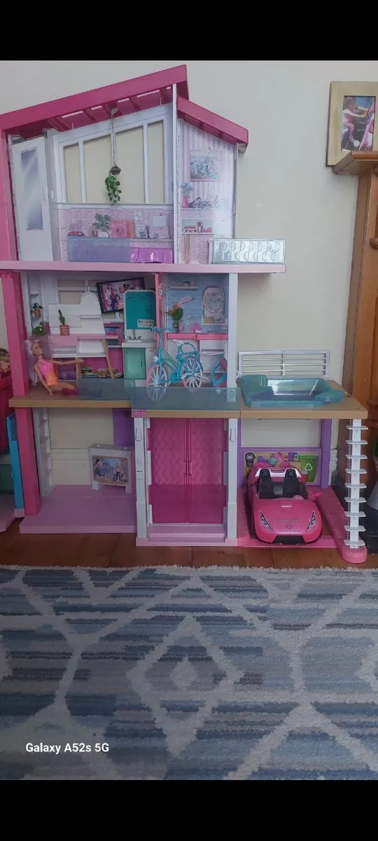 Barbie doll house - Image 1