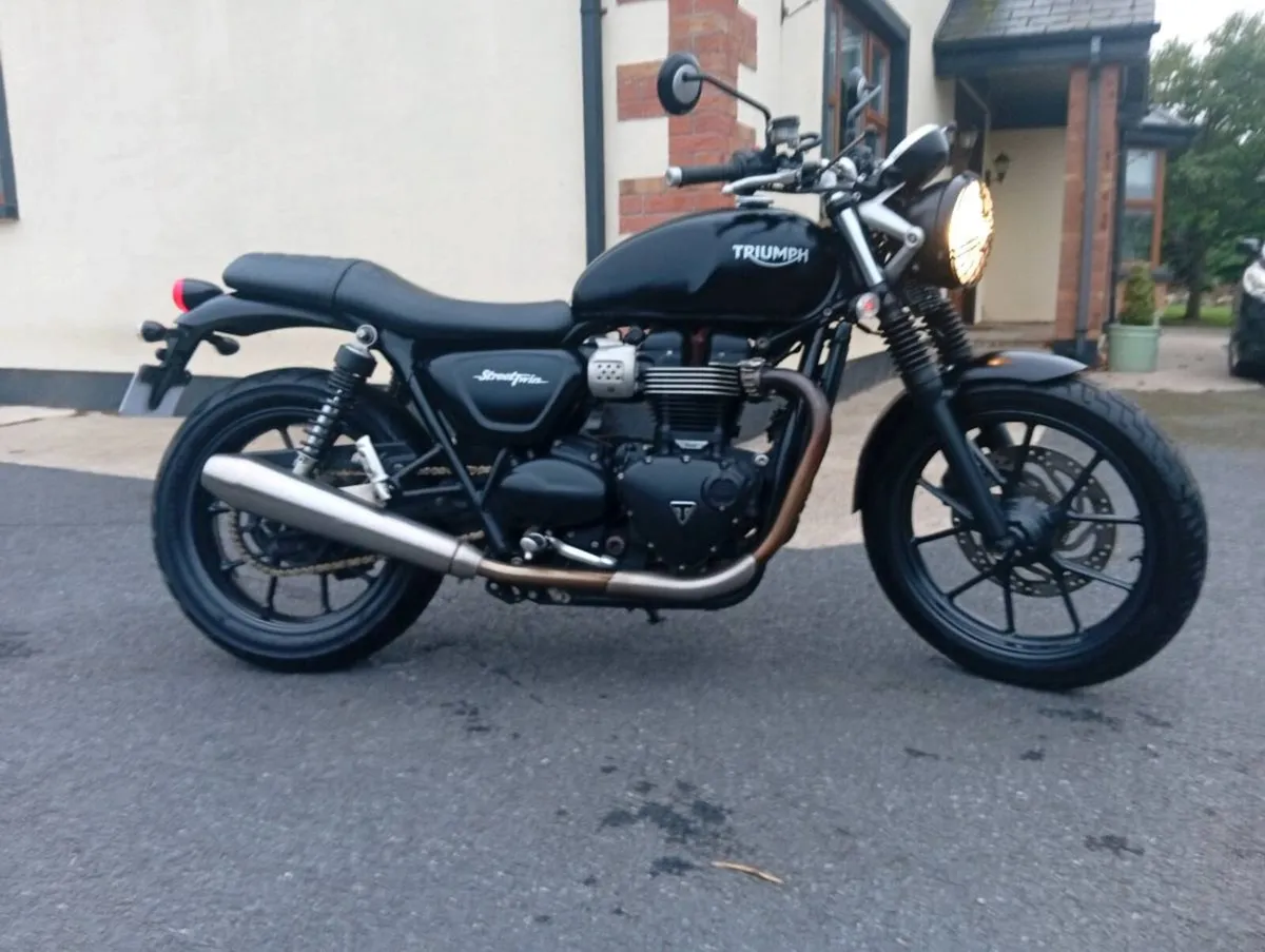 Triumph Bonneville - Image 4