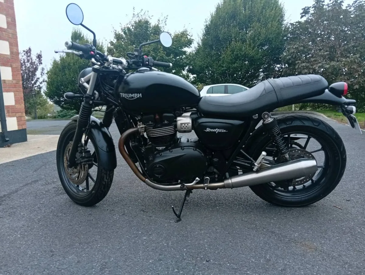 Triumph Bonneville - Image 3
