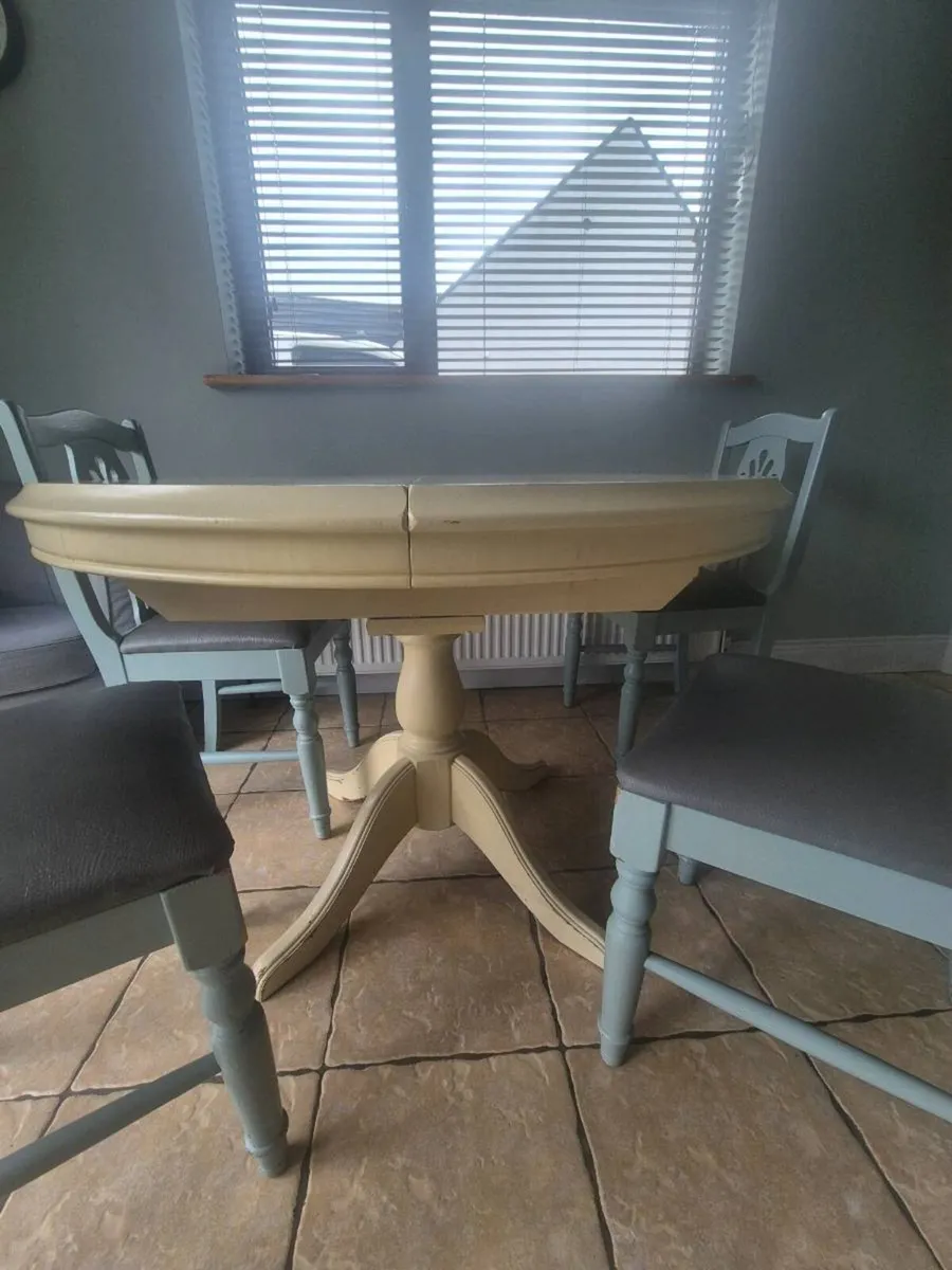 Table and 6 chairs - Image 2