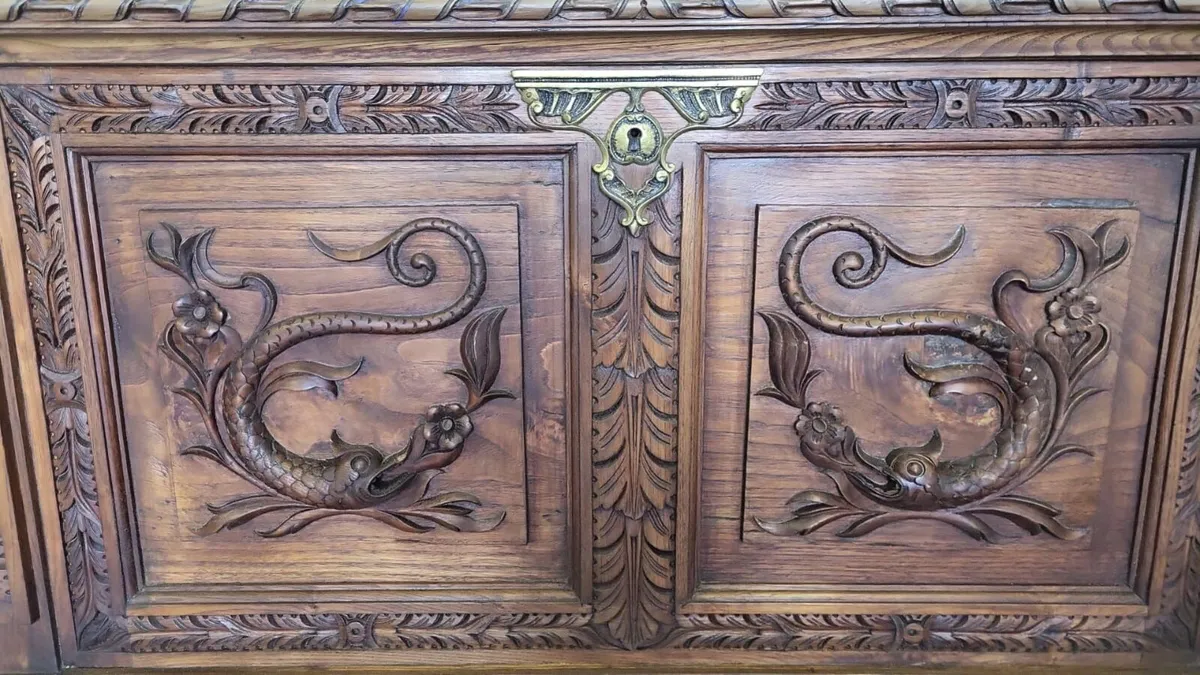 Early 1900s carved oak trunk with drawers - Image 4
