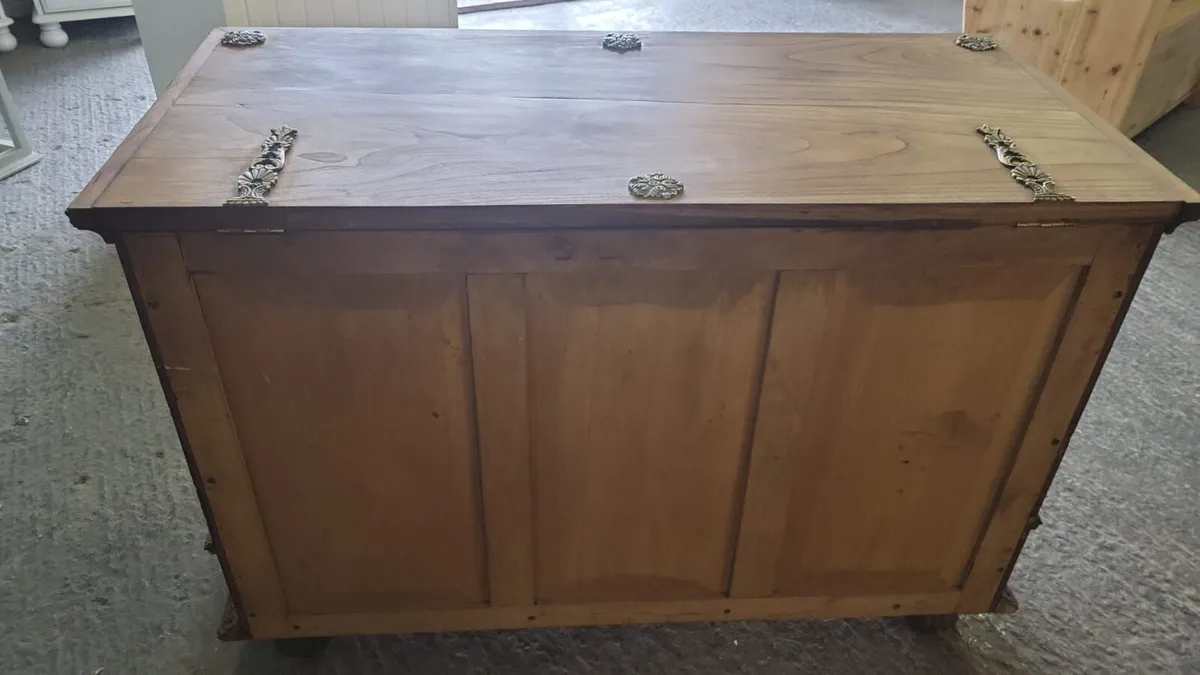 Early 1900s carved oak trunk with drawers - Image 2