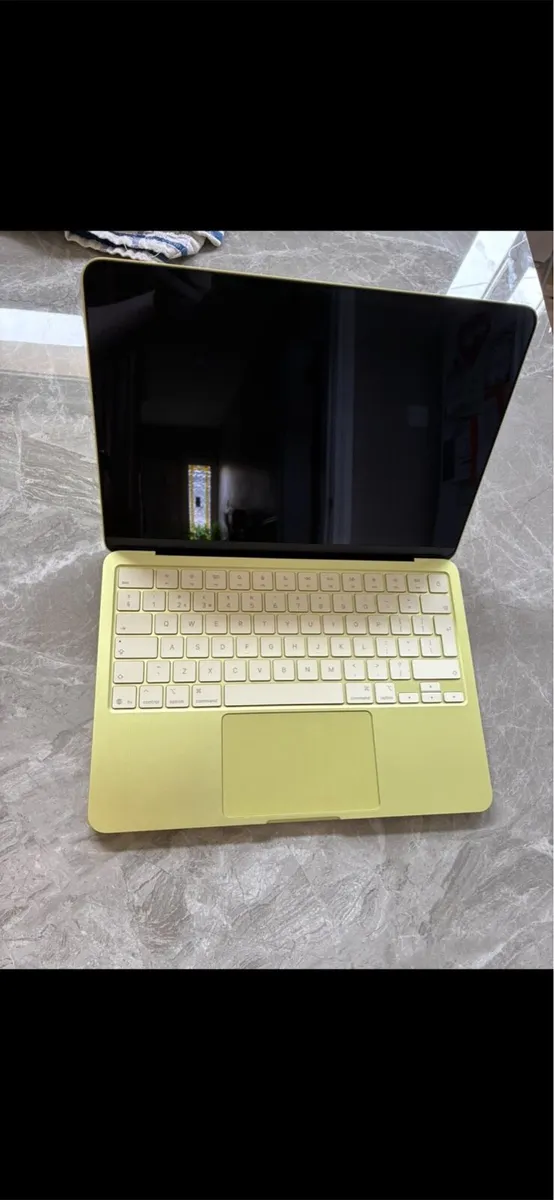 Mac Book Neo in Citrus 256gb - Image 2