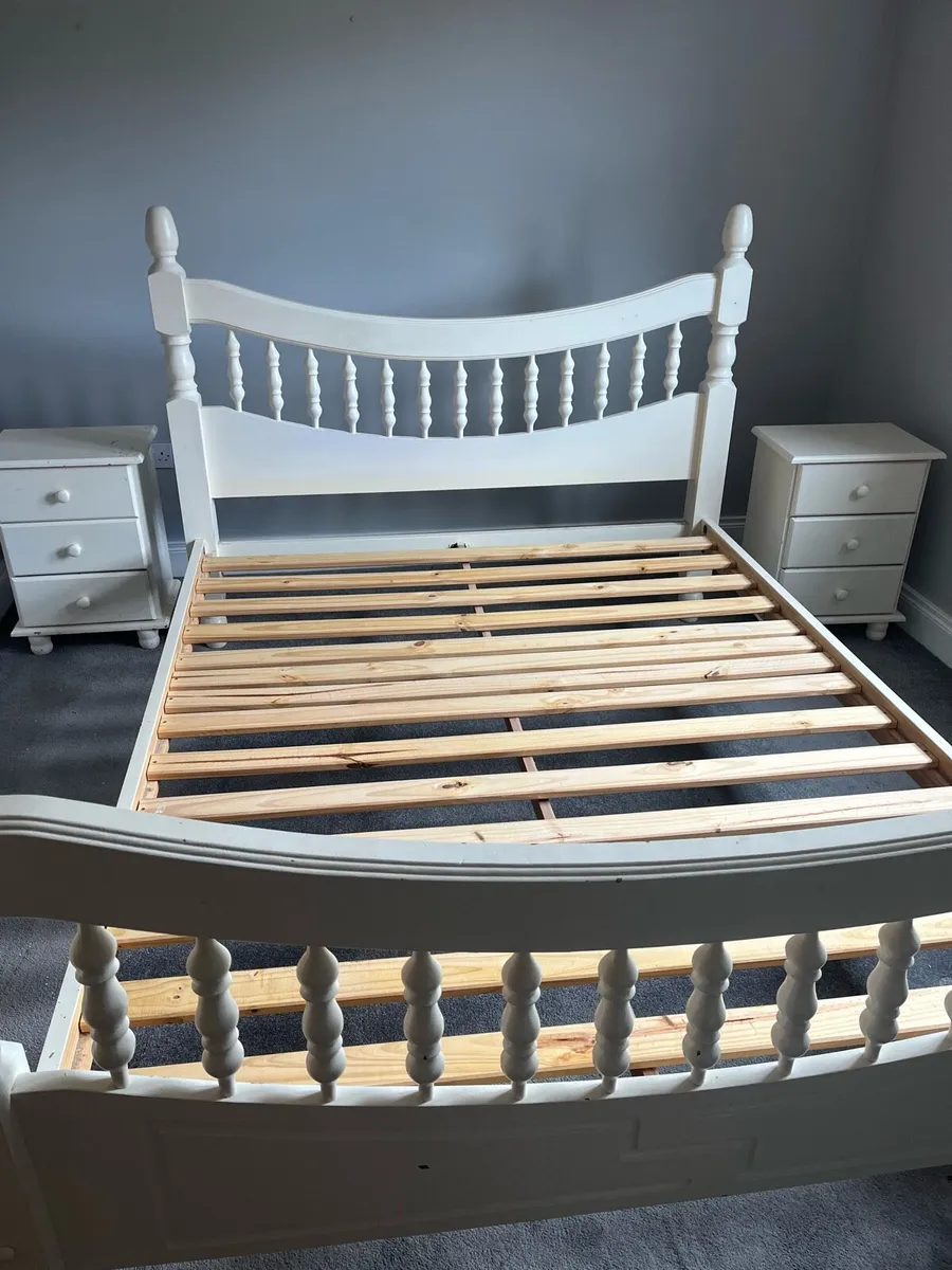 Bedroom suite - Image 1