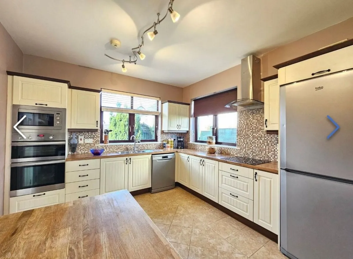 Kitchen & Utility Room Cabinets, Presses & Worktop - Image 2