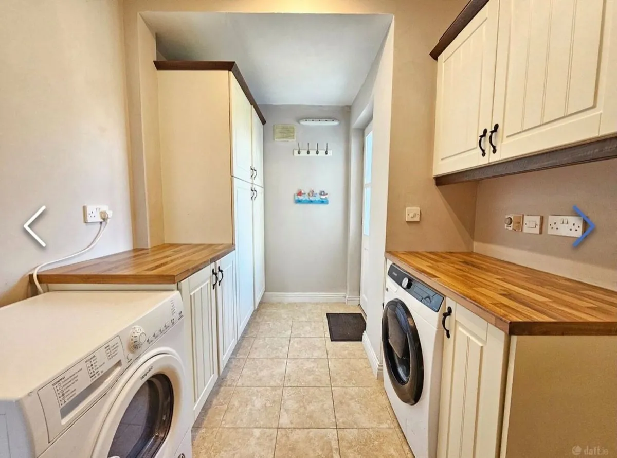 Kitchen & Utility Room Cabinets, Presses & Worktop - Image 3