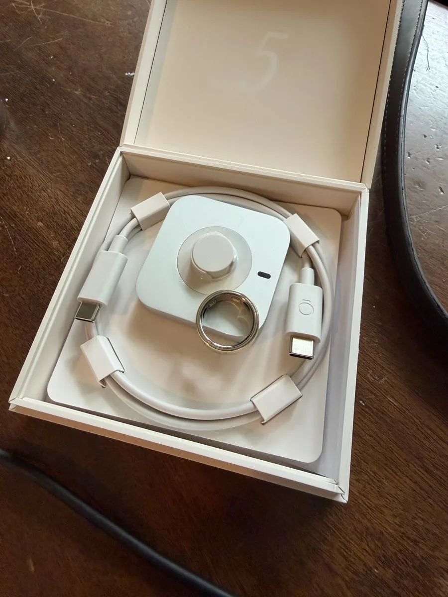 Oura 5 ring size 7 BRAND NEW - Image 2
