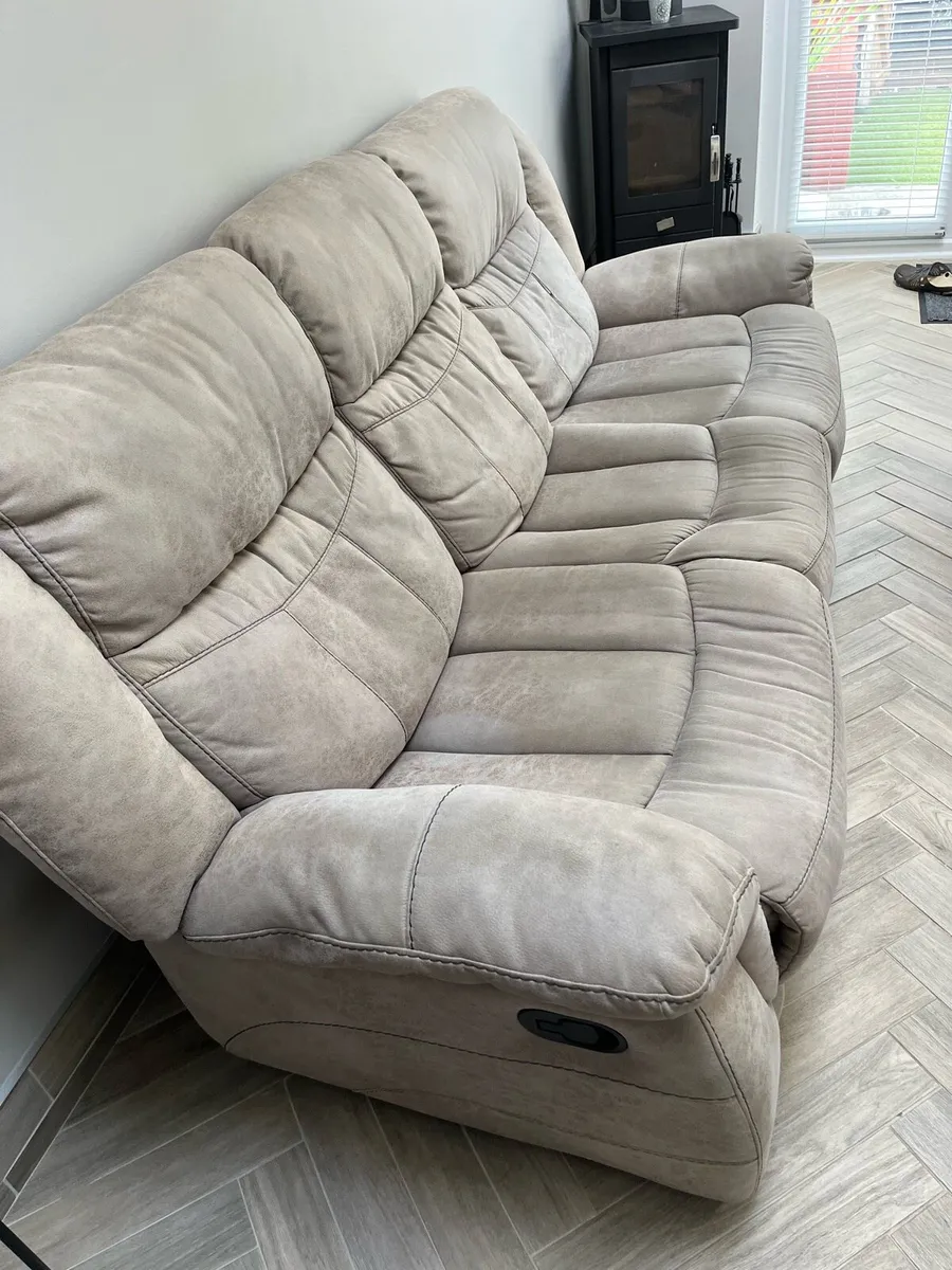 3 seater recliner couch - Image 1