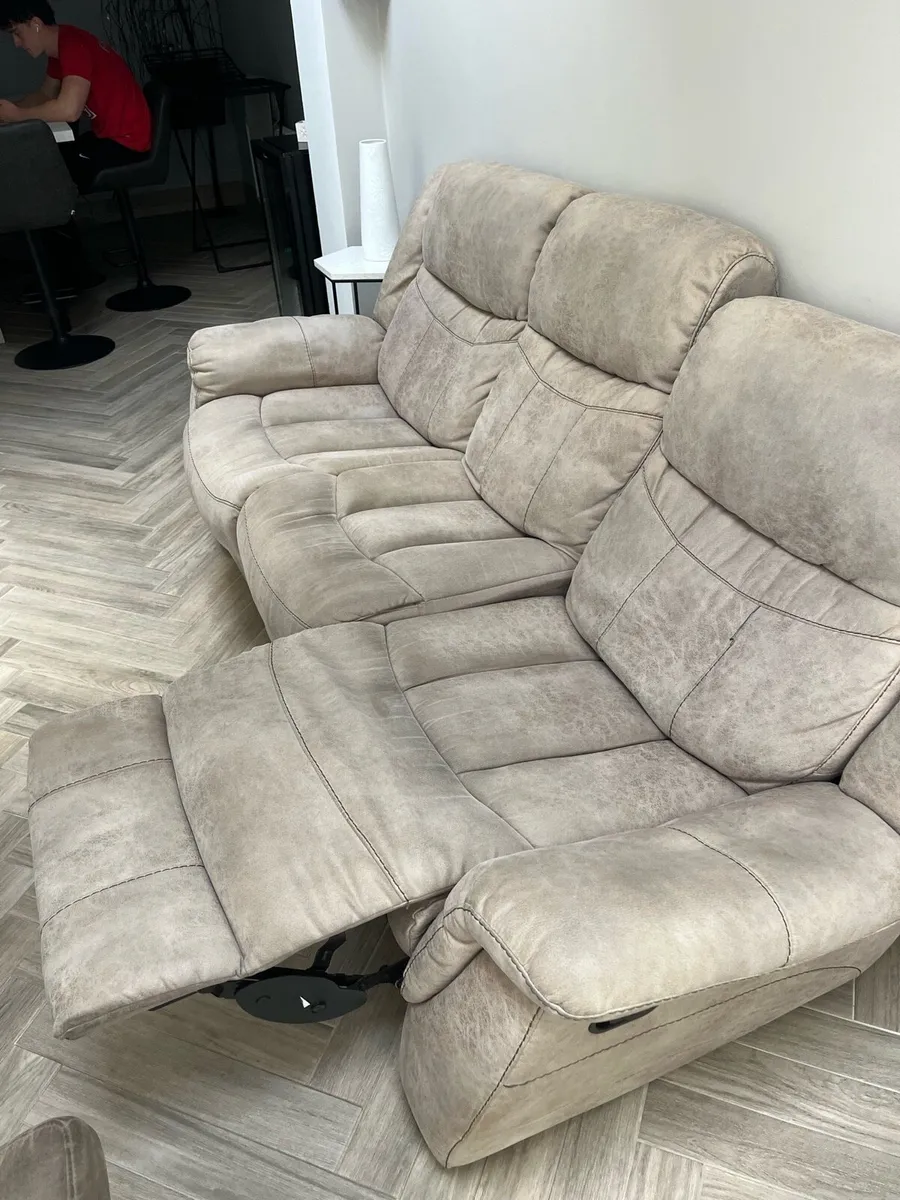 3 seater recliner couch - Image 3