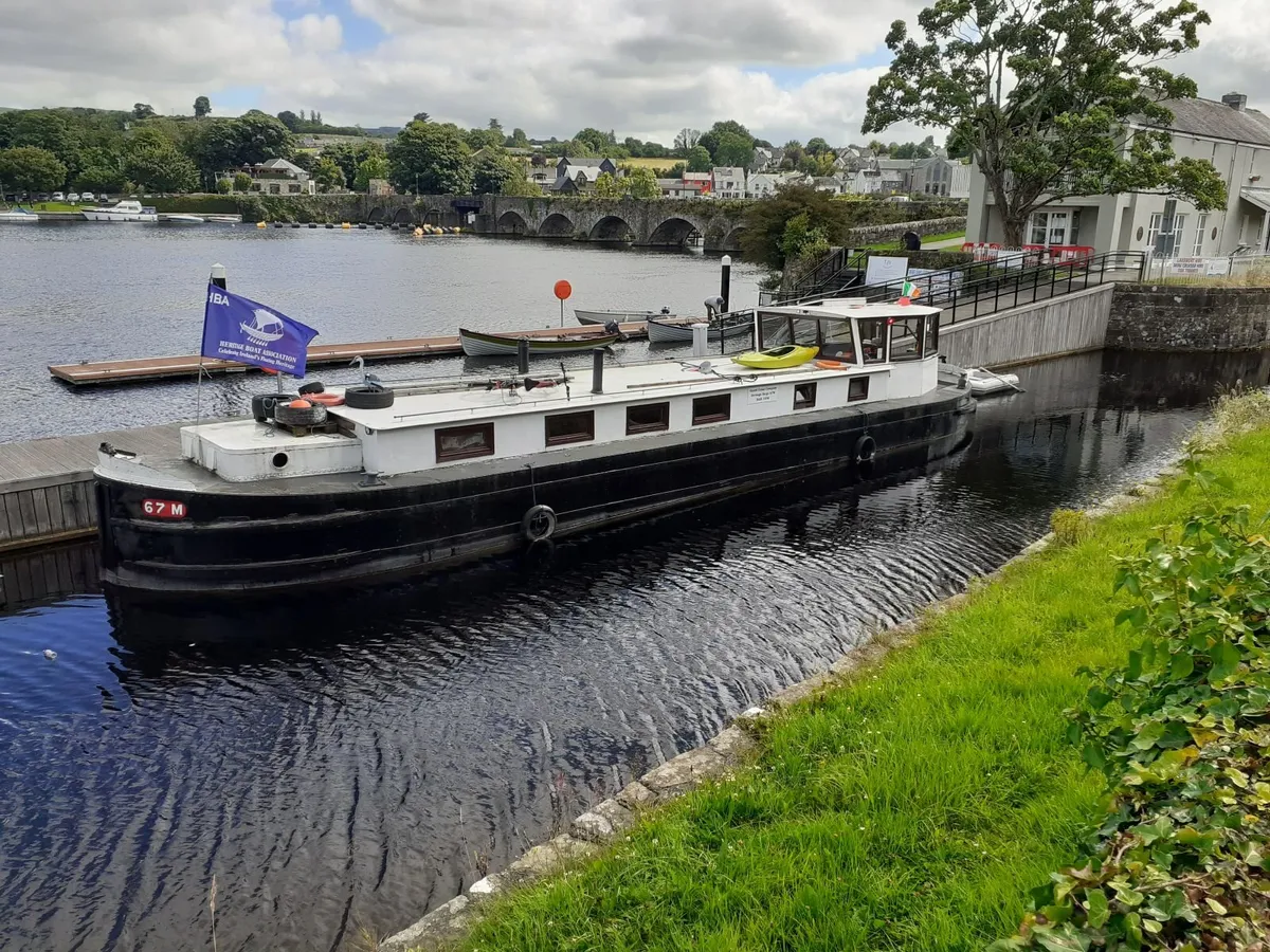 Houseboat - heritage Grand Canal Company barge - Image 2