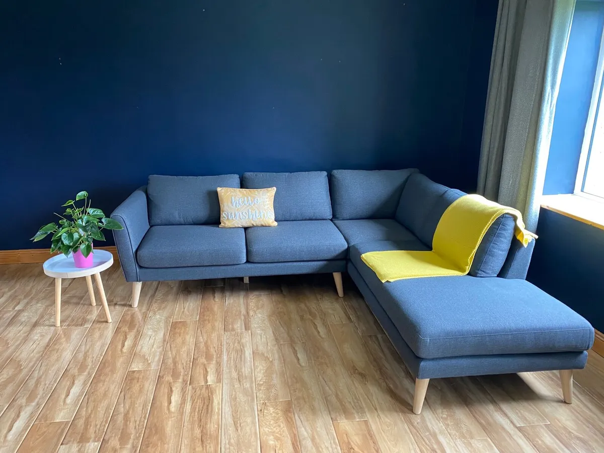 Grey corner sofa with chaise - €400 - Image 1
