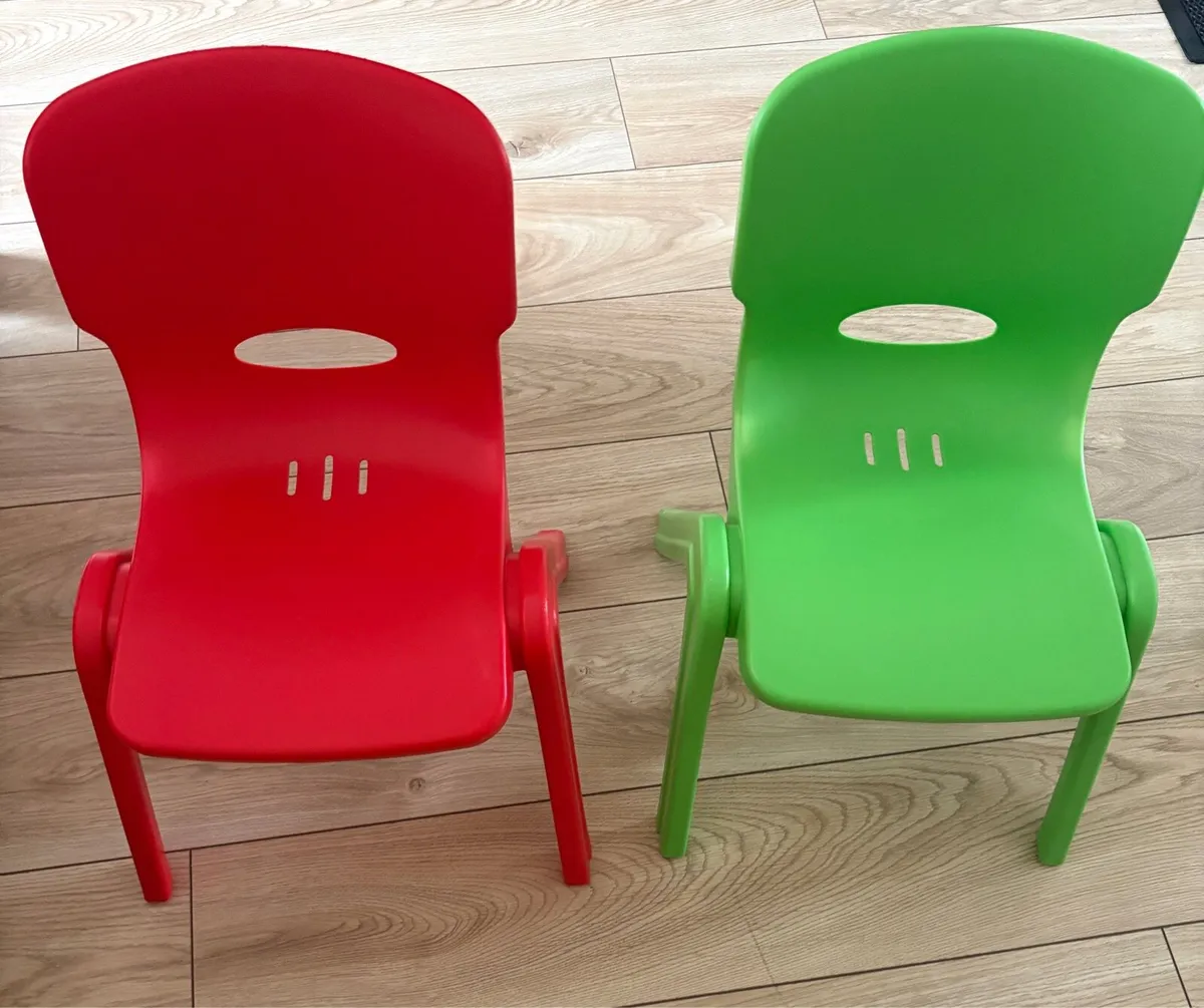 Smyths kids chair - Image 1