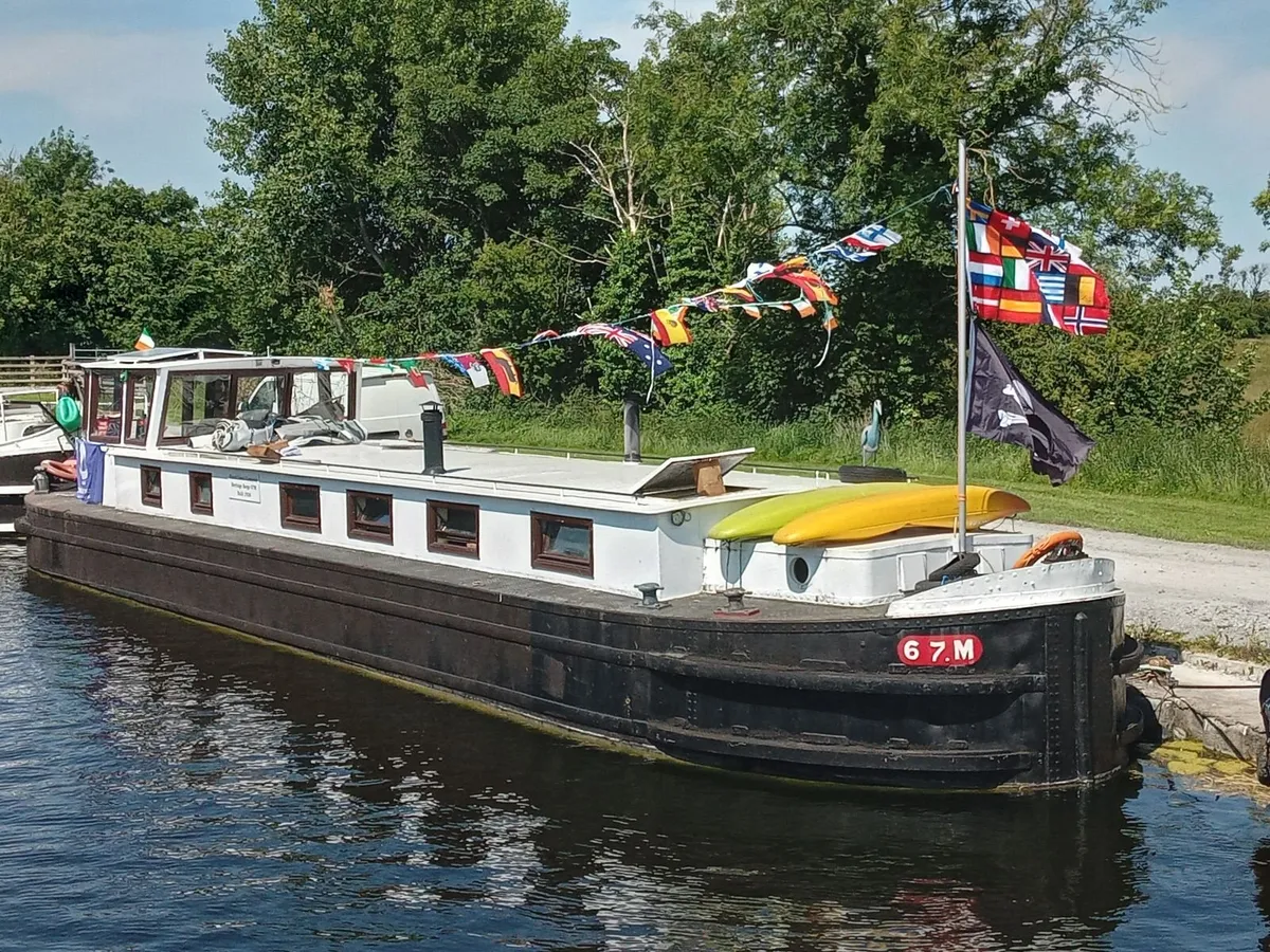 Houseboat - heritage Grand Canal Company barge - Image 1
