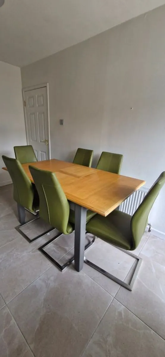 table and chairs - Image 1