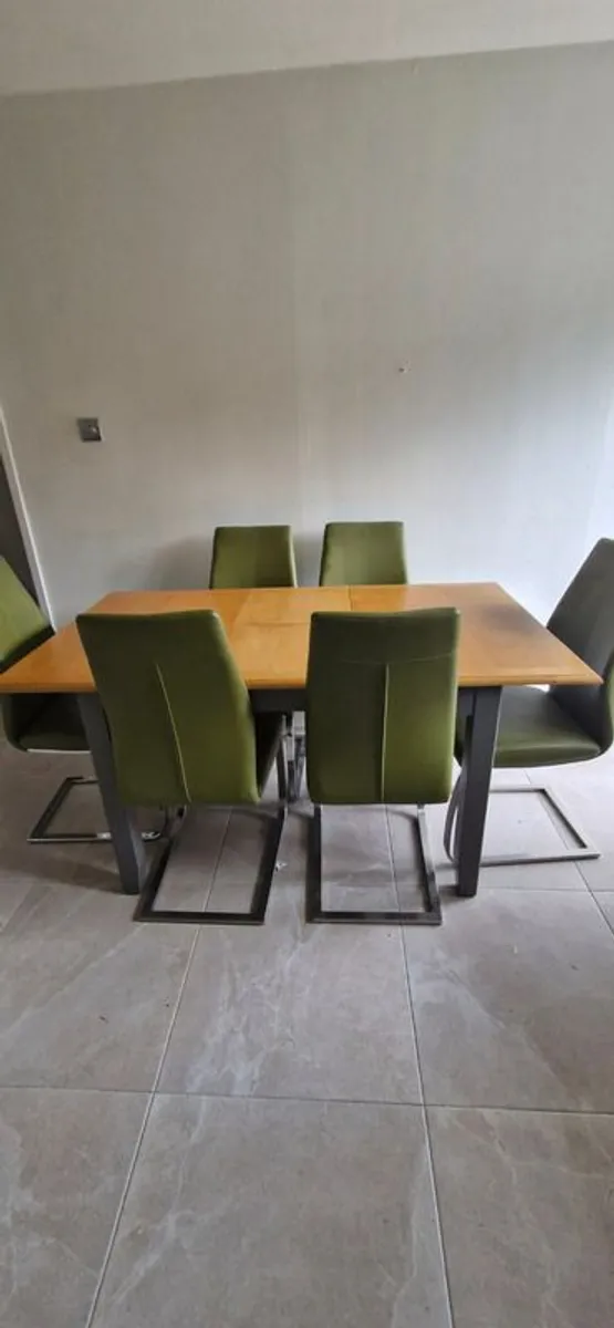 table and chairs - Image 2