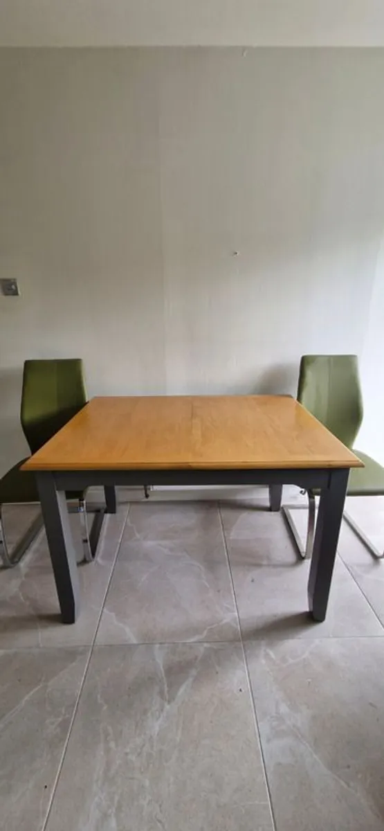 table and chairs - Image 4