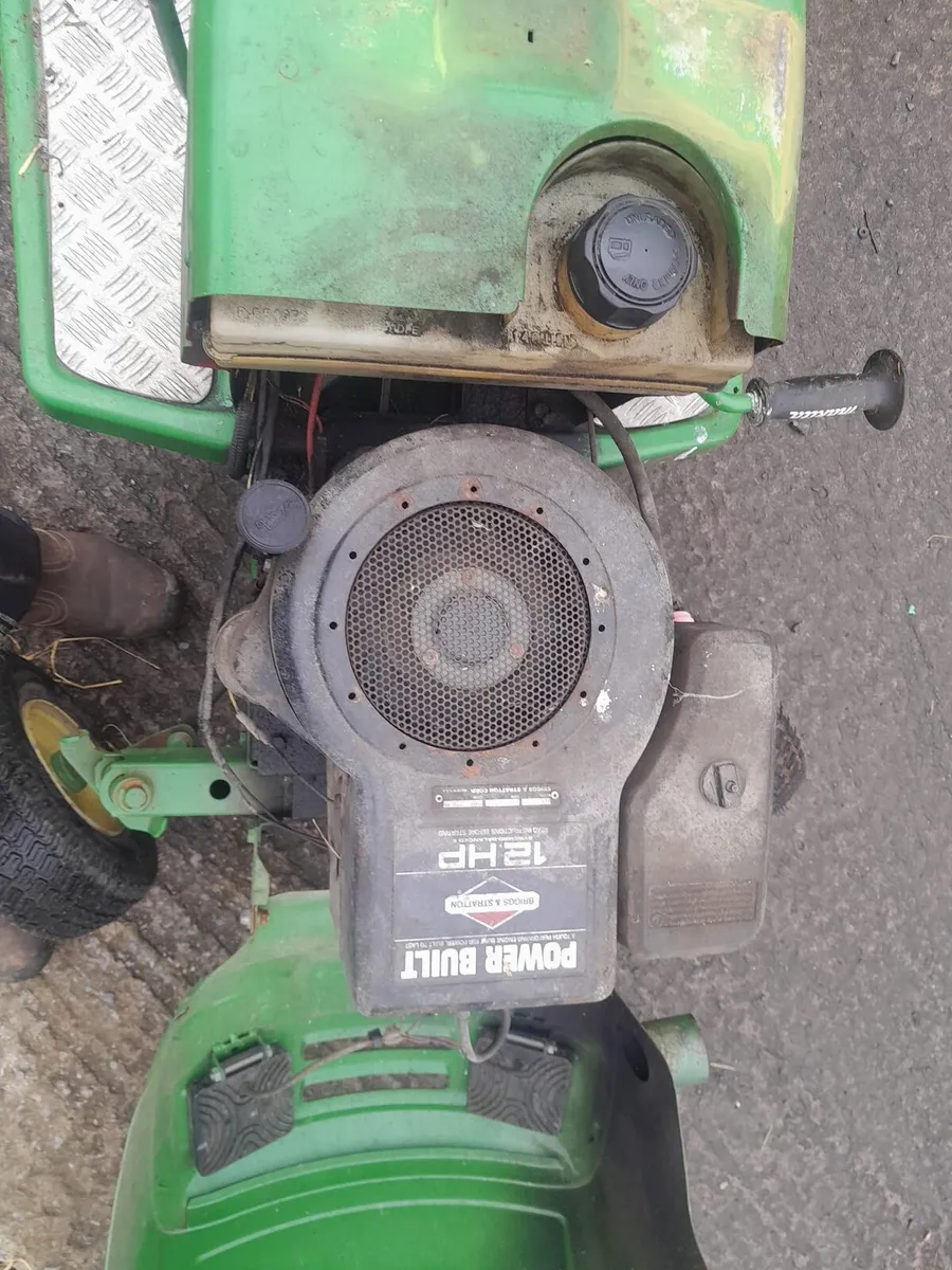 Ride on lawn mower - Image 4