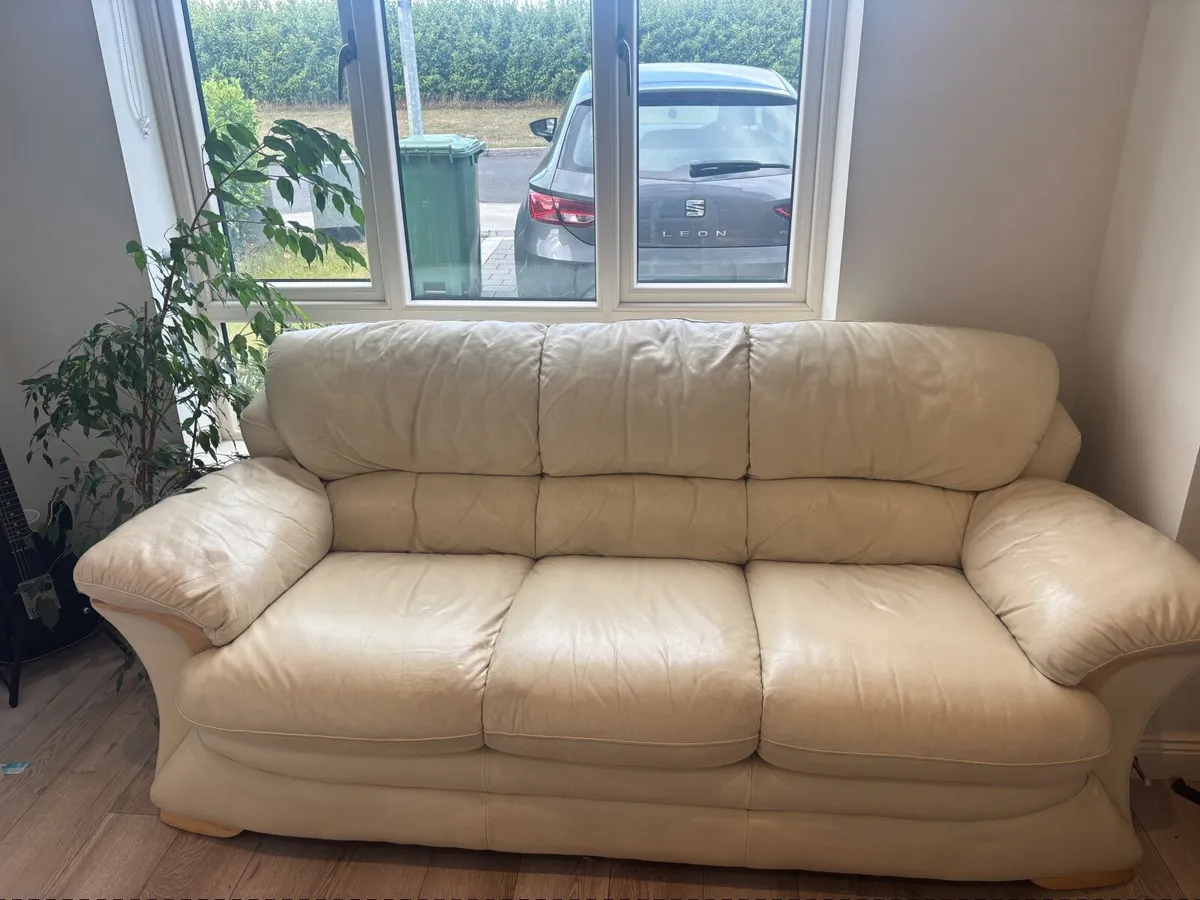 Couch - Image 3